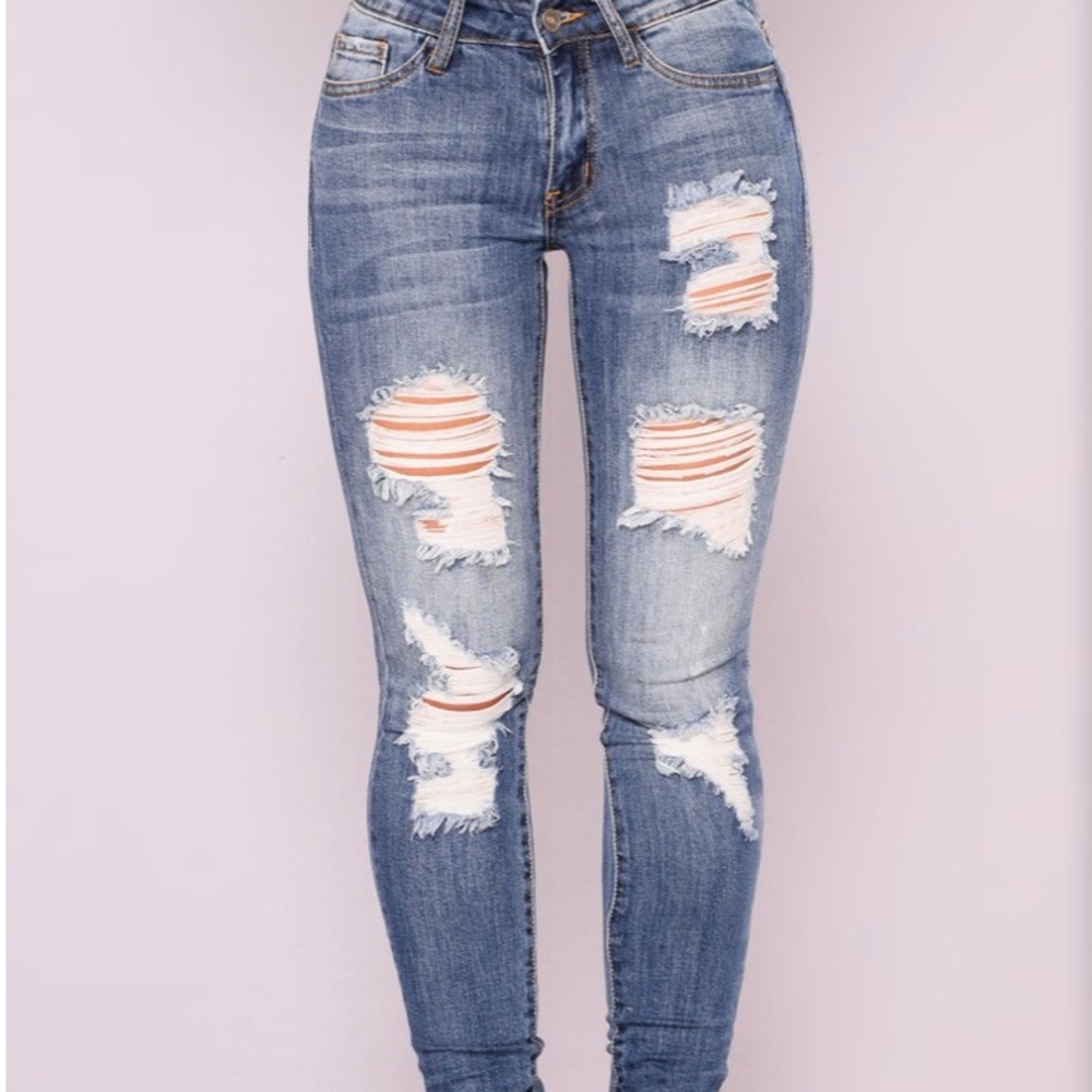 Distressed skinny jeans